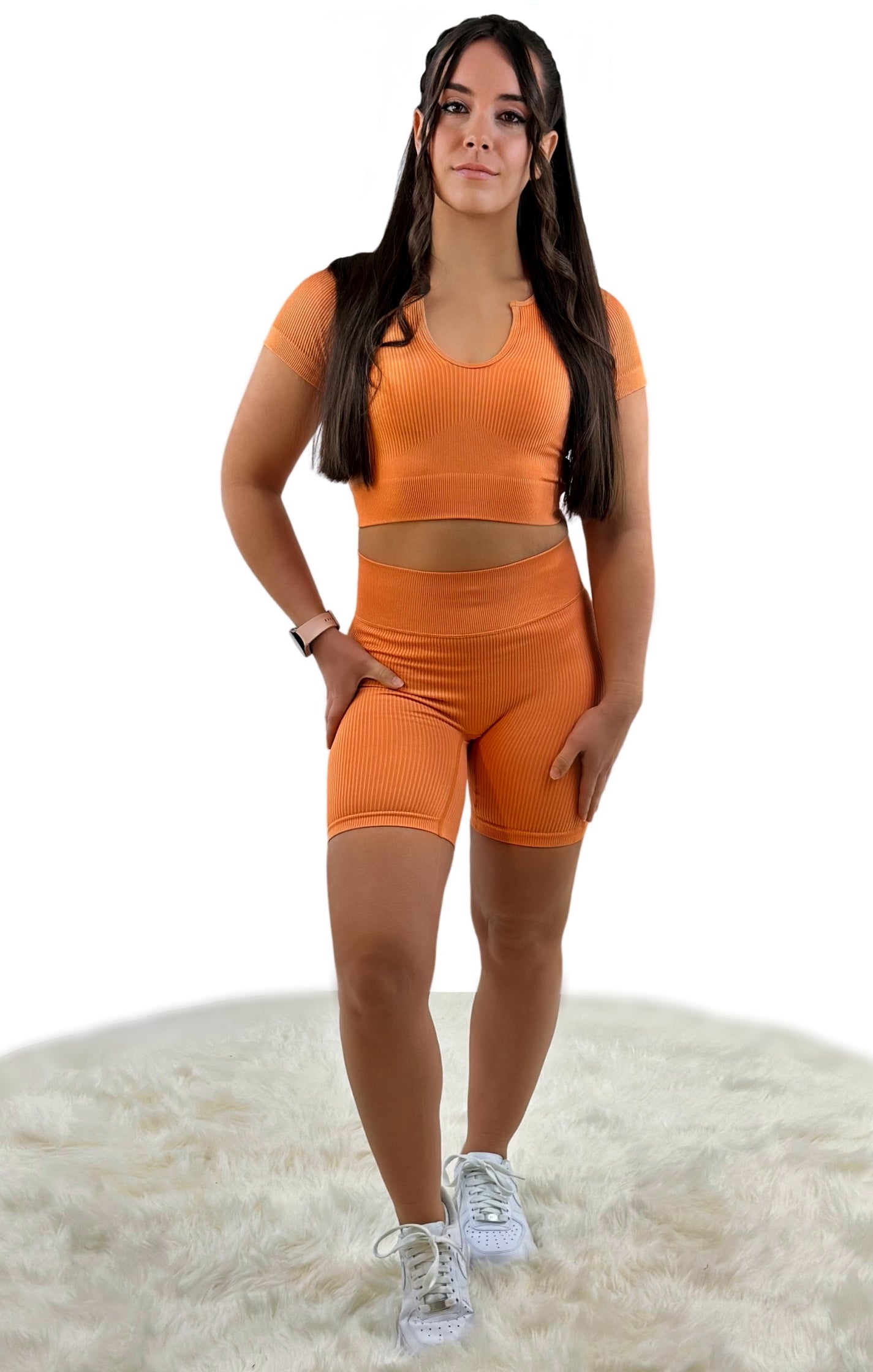 Stylisches Stamina Sport Set in Orange, ideal für sportliche Aktivitäten, mit elastischer Passform, Push-Effekt und ansprechenden Farben. Atmungsaktives, antistatisches und langlebiges Material für optimalen Tragekomfort.