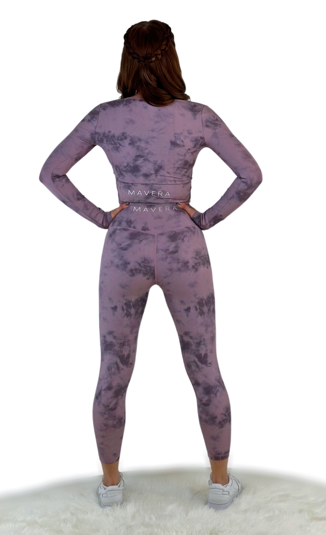 Weiches Lila Camouflage Leggings- und Crop Top-Set mit hoher Taille, ideal für Yoga, intensives Training oder Freizeit. Nahtloses, antibakterielles und feuchtigkeitsabweisendes Material für ultimativen Tragekomfort.