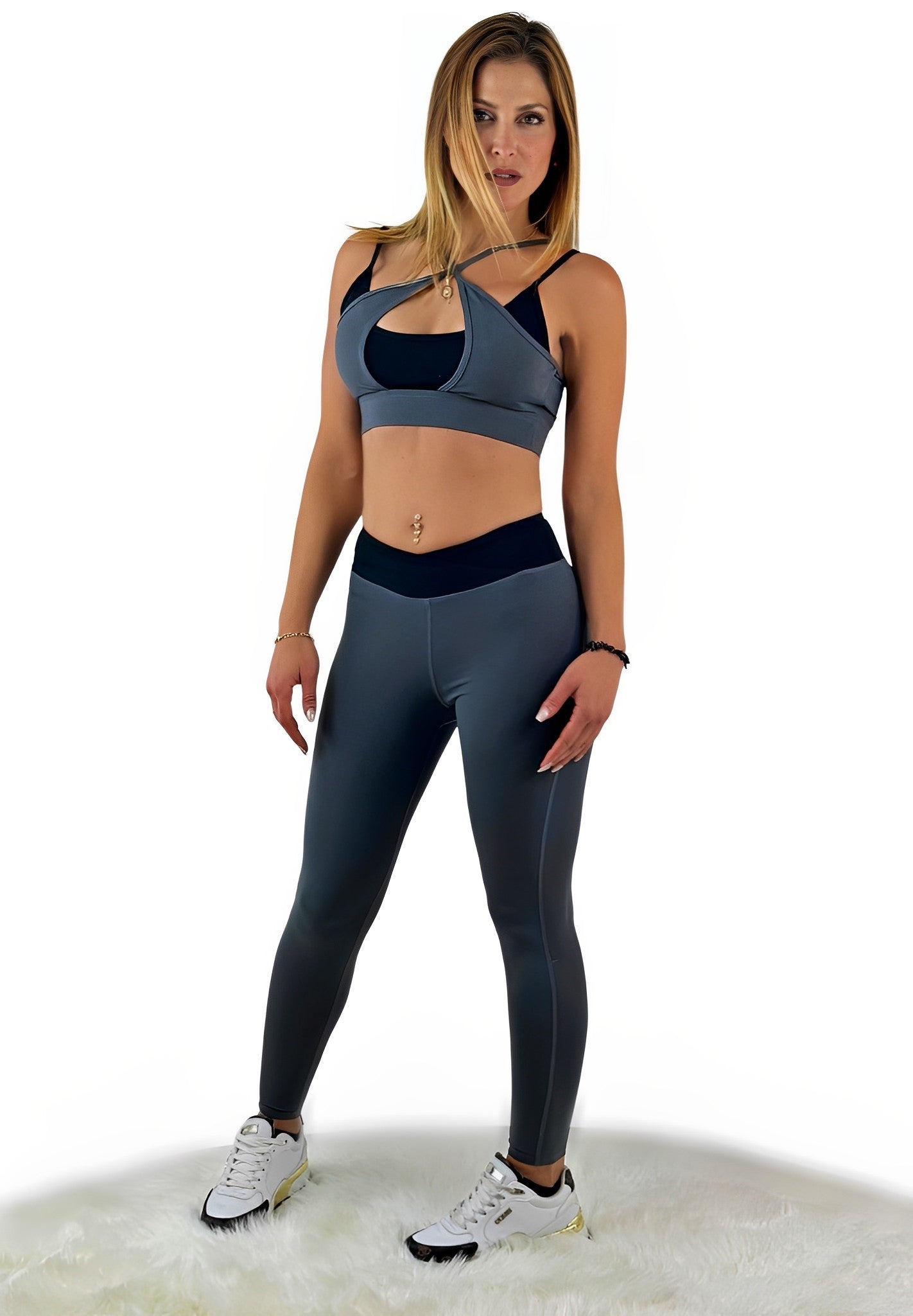 Stylisches Workout-Oberteil aus der Rara Kollektion in leuchtenden Farben, atmungsaktiv und flexibel, ideal für sportliche Aktivitäten und Freizeit. Kombinierbar mit verschiedenen Leggings und Outfits.