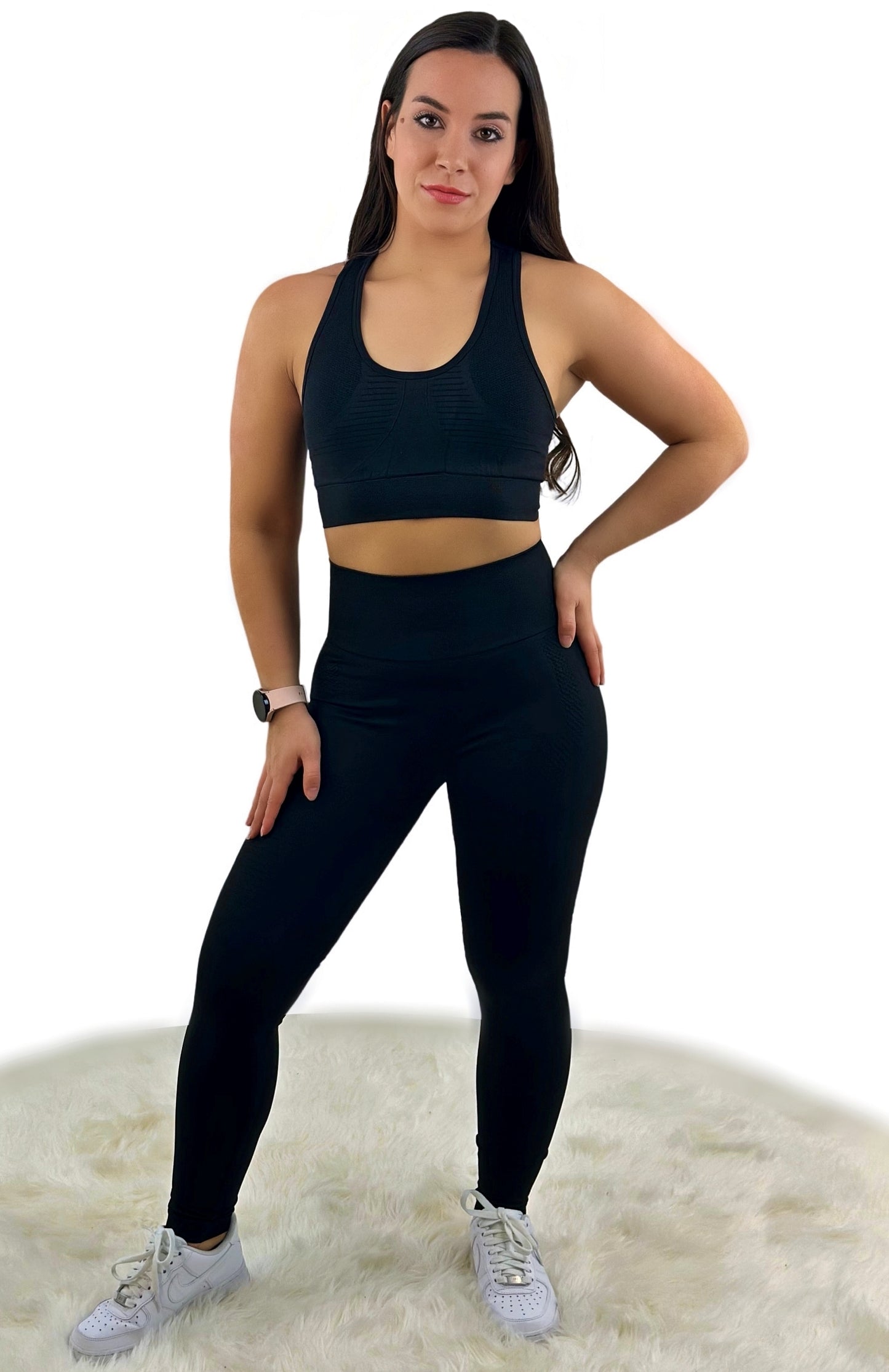 Schwarzes Fanatics Sport-Set für Frauen, bestehend aus bequemen Activewear-BH und Leggings. Atmungsaktiv, nahtlos, mit 360-Grad-Stretch und leichtgewichtigem Spandex/Nylon-Mix für optimalen Komfort beim Training und im Alltag