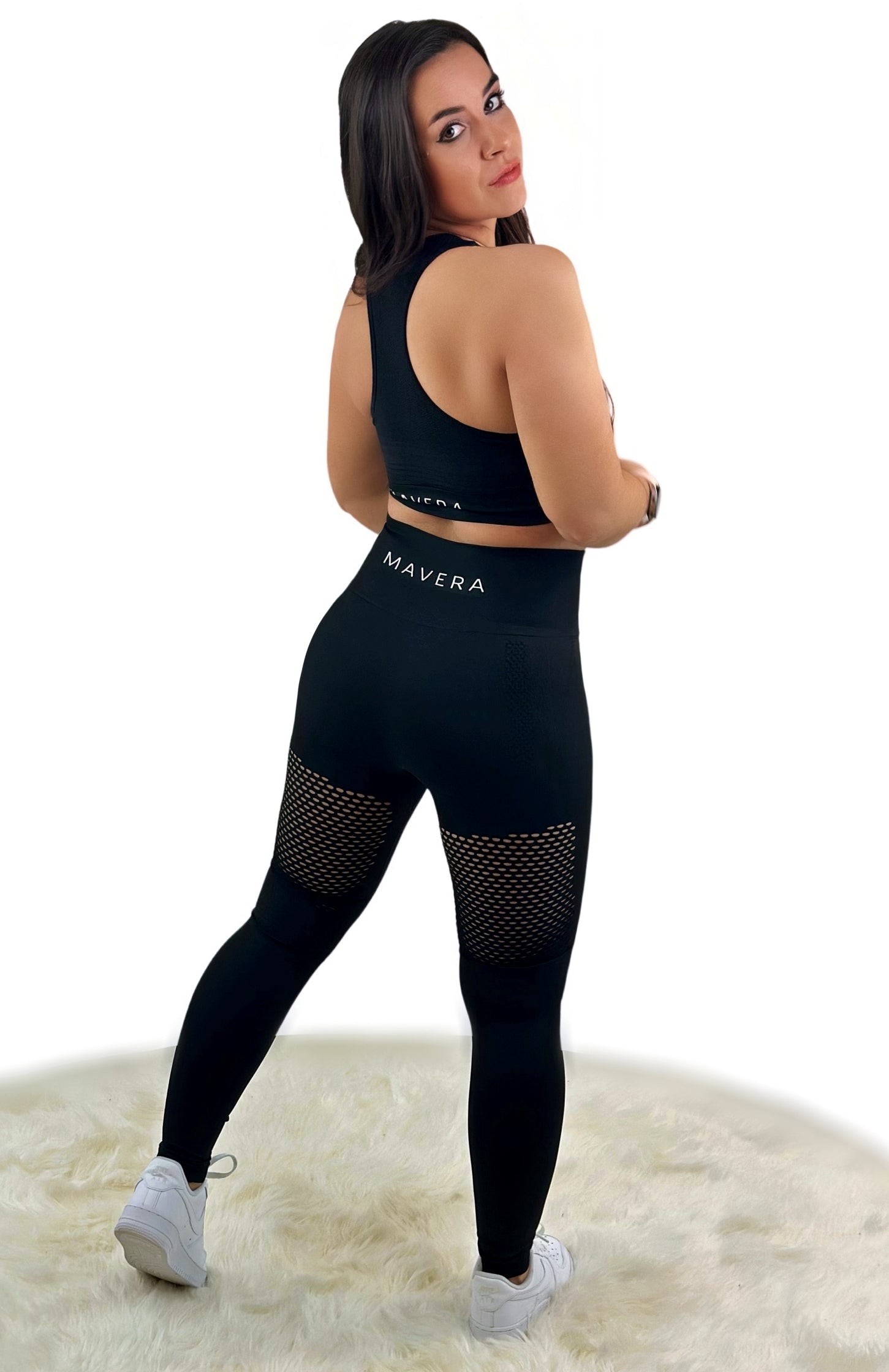 Schwarzes Fanatics Sport-Set für Frauen, bestehend aus bequemen Activewear-BH und Leggings. Atmungsaktiv, nahtlos, mit 360-Grad-Stretch und leichtgewichtigem Spandex/Nylon-Mix für optimalen Komfort beim Training und im Alltag