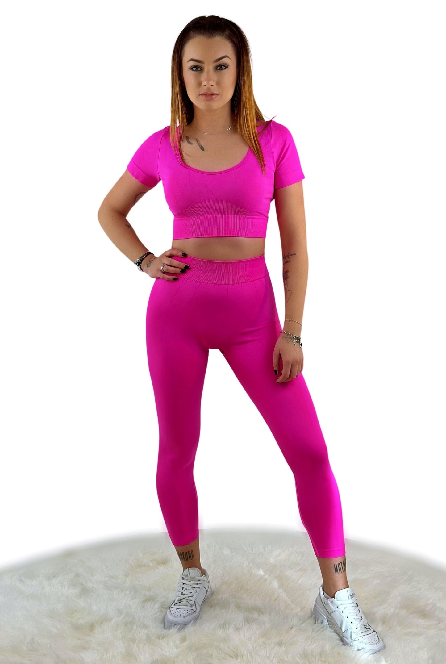 Pinkes Fairy Basic-Set für Frauen aus ultra-softem, stützendem Spandex/Nylon-Mix. Atmungsaktiv, nahtlos und flexibel, ideal für Alltag und Workout. Antibakteriell, feuchtigkeitsabweisend und leichtgewichtig für maximalen Komfort