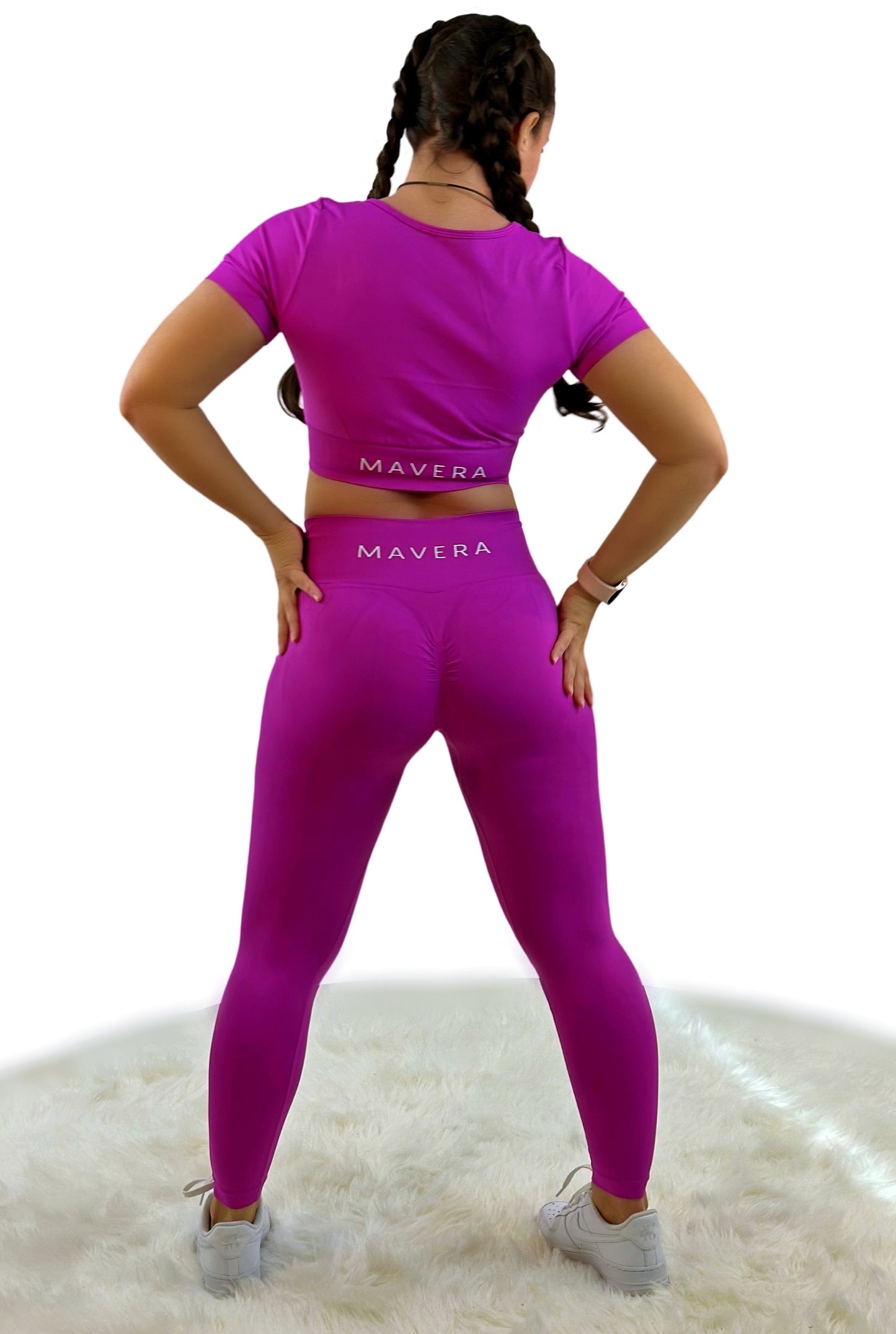 Lila Fairy Basic-Set für Frauen aus ultra-softem, stützendem Spandex/Nylon-Mix. Atmungsaktiv, nahtlos und flexibel, ideal für Alltag und Workout. Antibakteriell, feuchtigkeitsabweisend und leichtgewichtig für maximalen Komfort