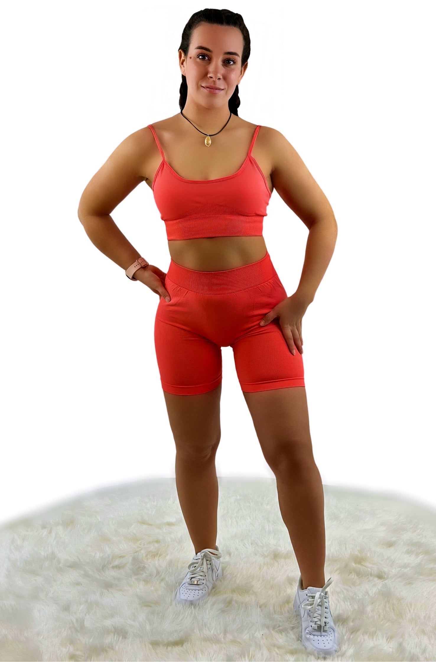 Fairy Set für Frauen aus weichem, aber stützendem Spandex/Nylon-Mix. Atmungsaktiv, nahtlos und flexibel, ideal für Alltag und Training. Antibakteriell, feuchtigkeitsabweisend und mit Four-Way-Stretch für maximalen Komfort